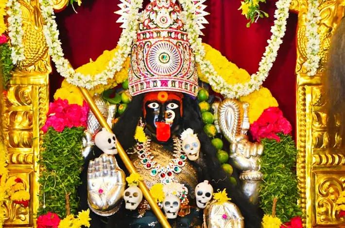 మహిషాసురమర్దినీ దేవి అలంకారంలో పర్వత వర్ధిని అమ్మవారు