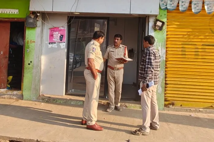 నల్ల స్కార్పియోలో ఎంట్రీ.. గ్యాస్ కట్టర్‌తో చోరీ