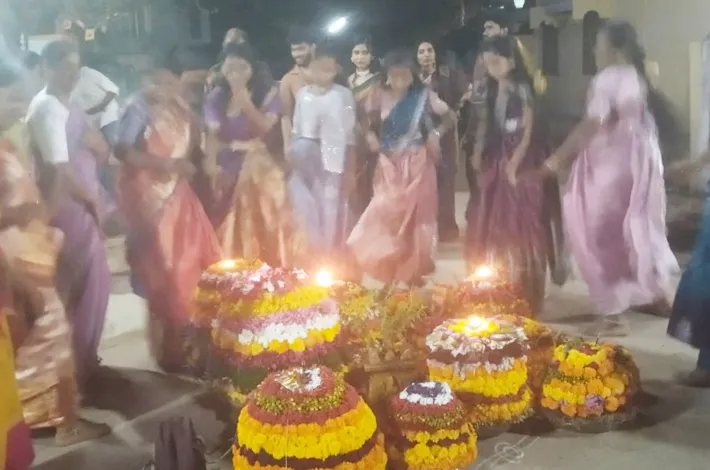 సాంస్కృతిక వైభవానికి ప్రతీక సద్దుల బతుకమ్మ