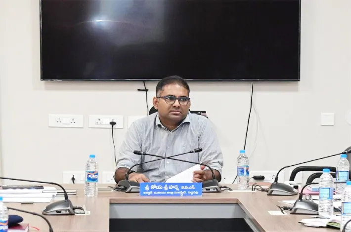జిల్లాలో పత్తి కొనుగోళ్లకు పకడ్బందీ ఏర్పాట్లు చేయాలి