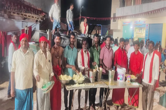 కంచర్లలో అన్నప్రసాద వితరణ