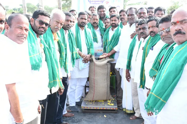 మైలార్ గూడెంలో  వరి ధాన్యం కొనుగోలు