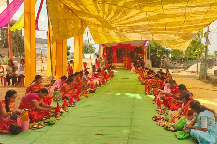 దుర్గాదేవి మండపం లో కుంకుమ పూజలు 