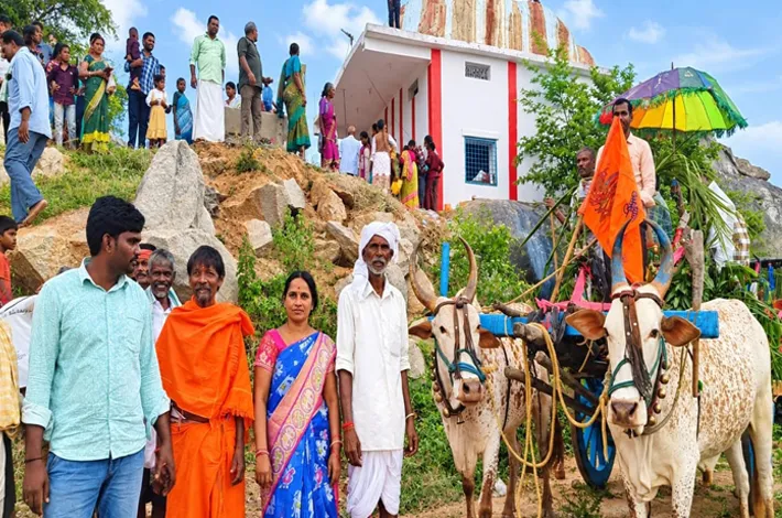 భక్తి సన్మార్గం వైపు నడిపిస్తుంది