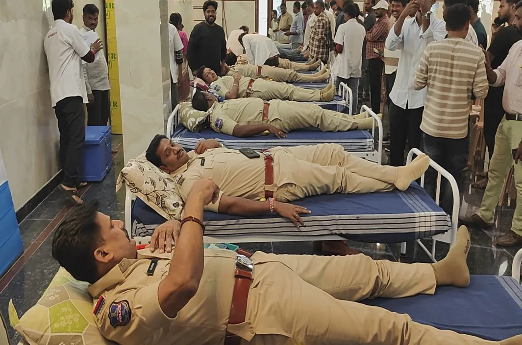 అమరవీరుల స్ఫూర్తితో రక్తదాన శిబిరం