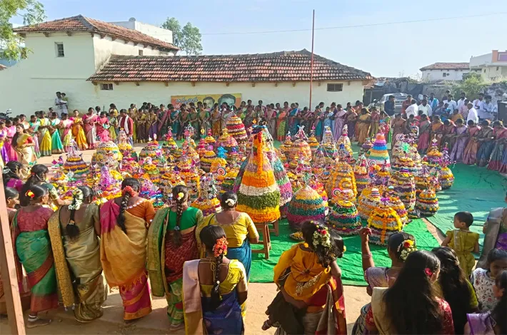 ఘనంగా సద్దుల బతుకమ్మ వేడుకలు