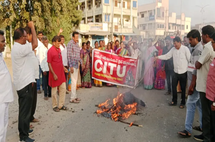 సీఈవో జ్ఞానేష్ కుమార్ రాజీనామా చేయాలి