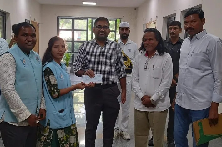 ప్రభుత్వ ఆసుపత్రి వాలంటీర్లకు గౌరవ వేతనాలు అందజేత