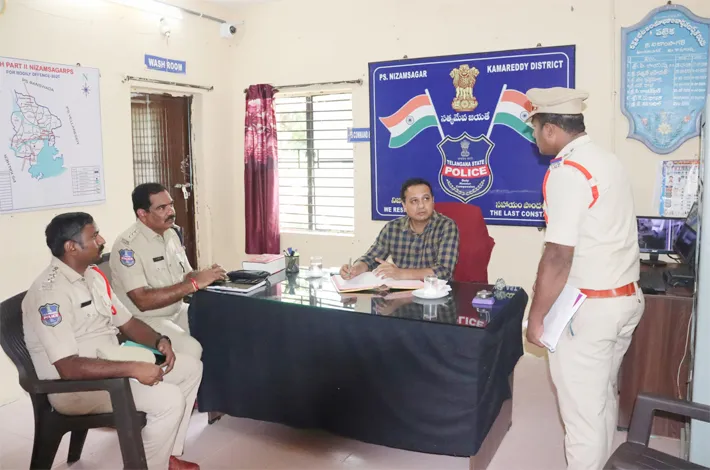 నిజాంసాగర్ పోలీస్ స్టేషన్ ను తనిఖీ చేసిన జిల్లా ఎస్పీ రాజేష్ చంద్ర
