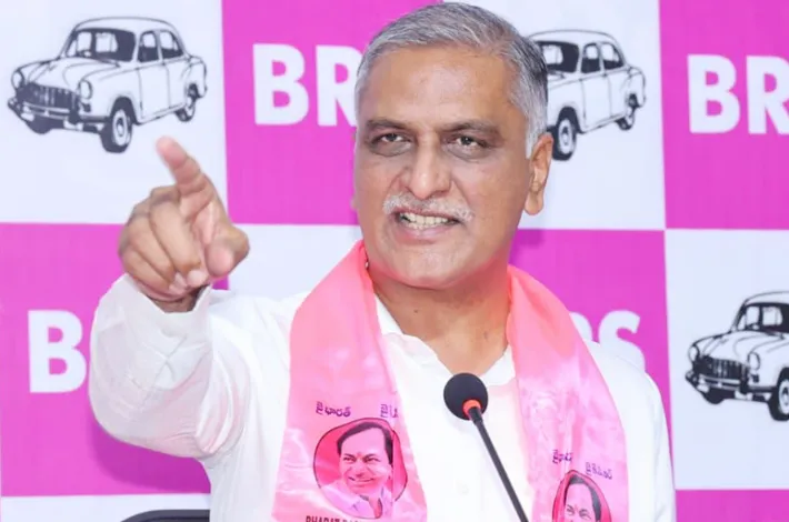 గోదావరిలో వరద పోతుంటే.. బురద రాజకీయమేంది?