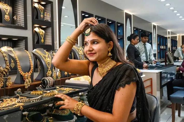పసిడి ప్రియులకు గుడ్‌న్యూస్..తగ్గిన రేట్లు!
