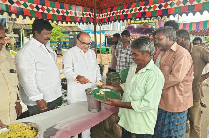 అమ్మవారిని దర్శించుకున్న మాజీ ఎం ఎల్ ఏ మెచ్చా