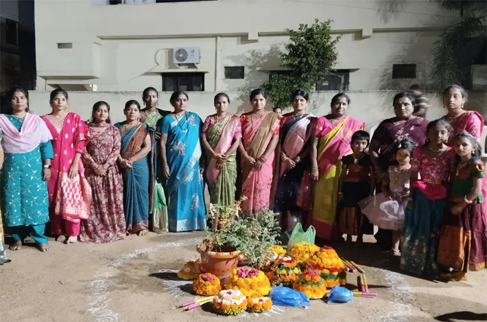 ఘనంగా ఎంగిలిపూల బతుకమ్మ వేడుకలు