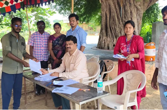 ఓటర్ల ప్రత్యేక సమగ్ర సవరణపై తహసీల్దార్ పరిశీలన