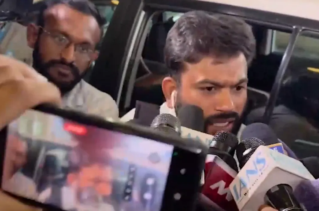 ఢిల్లీకి అభిజీత్ దీప్కే.. నిరసనతో ఉత్కంఠ!