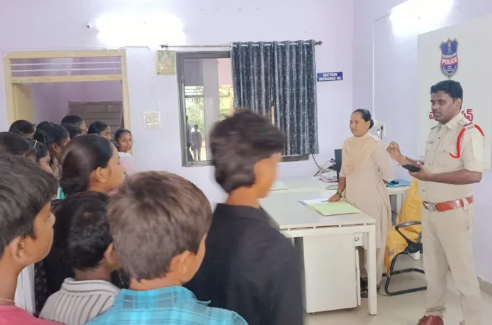 సమాజంలో పోలీసు పాత్ర కీలకం 