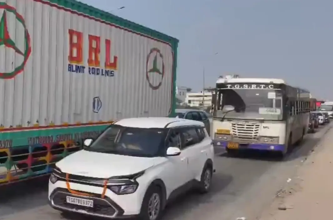 ట్రాఫిక్‌ వార్‌.. 10 రోజుల్లో 7 లక్షల వాహనాలు