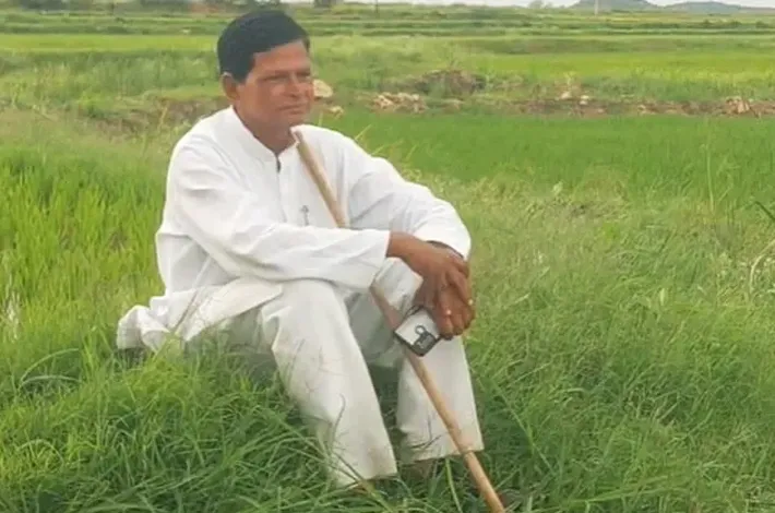 ఒక్క పోటుతో అంతా కూల్చేశారు