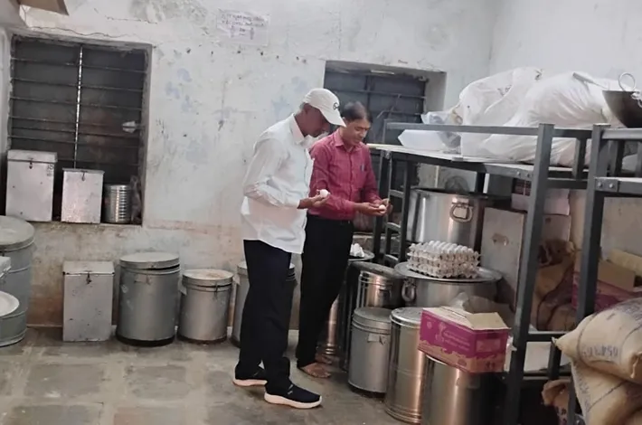 ఎస్సీ బాలుర వసతి గృహాన్ని తనిఖీ చేసిన ఎంపీడీవో