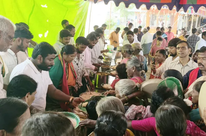 దుర్గాదేవి శరన్నవరాత్రి వేడుకల్లో మంత్రి సీతక్క