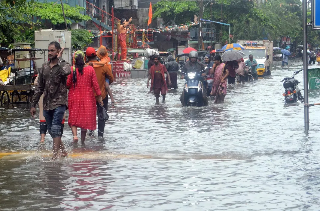 తెలంగాణలో రెడ్ అలర్ట్.. ఐదు జిల్లాలకు హెచ్చరిక