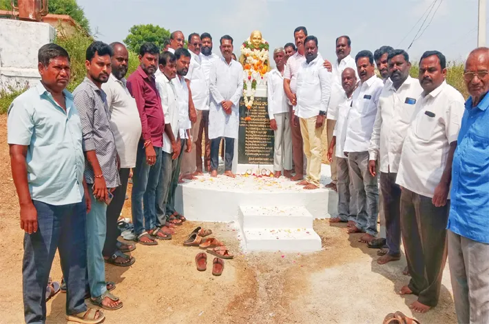 ప్రజల హృదయాల్లో పదిలంగా నిలిచేది చేసిన సేవలే!