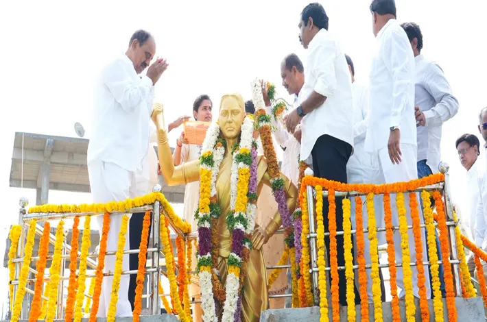విప్లవాగ్ని వీరనారి చాకలి ఐలమ్మ