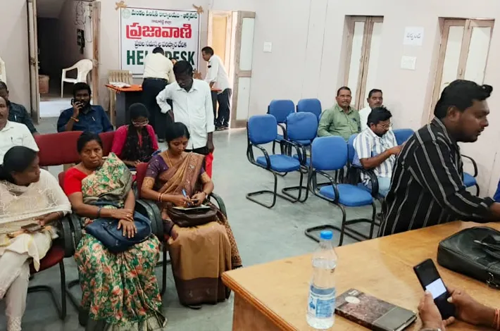 ప్రజావాణికి మూడు దరఖాస్తులు