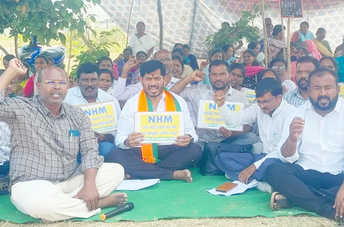 NHM ఉద్యోగులను రెగ్యులరైజ్ చేయాలి