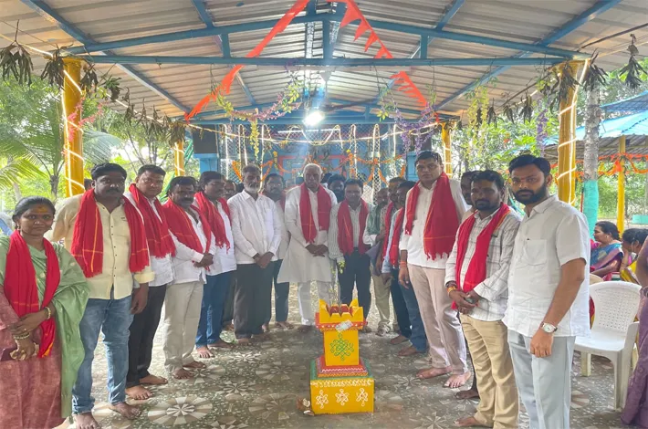 దుర్గామాతను దర్శించుకున్న మాజీ ఎంఎల్ఏ