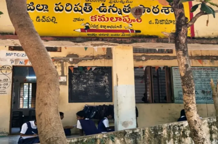 మిడ్ డే మీల్స్ పెట్టించని ప్రధానోపాధ్యాయునిపై ఫిర్యాదు