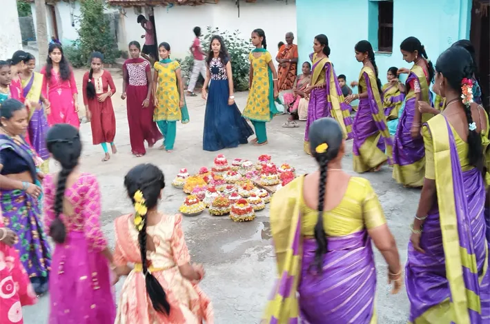 ఘనంగా ఎంగిలిపూల బతుకమ్మ వేడుకలు