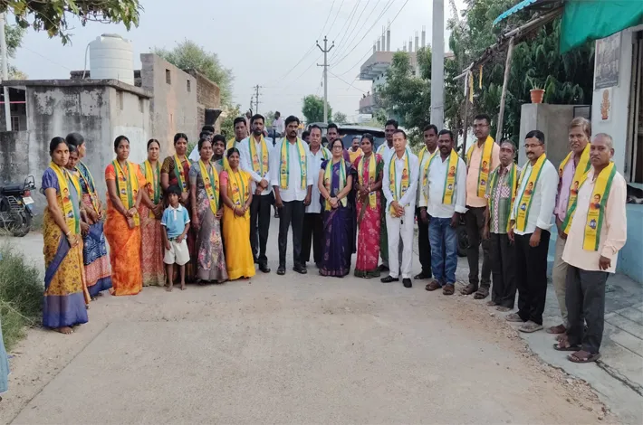 తెలంగాణ రక్షణ సేనలోకి 30 మంది మహిళలు, యువకులు