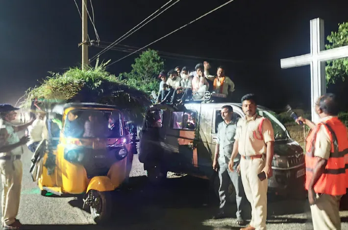 వాహనాల టాప్‌పై ప్రమాదకర ప్రయాణం.. చలాన్లు