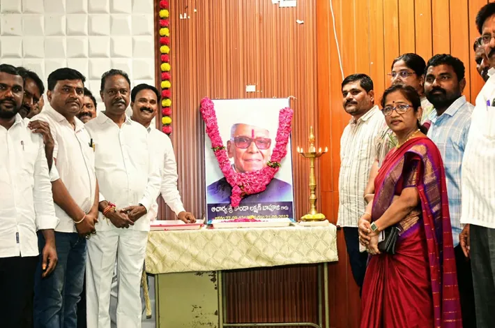 కొండా లక్ష్మణ్ బాపూజీ ఆశయ సాధనకు కృషి చేయాలి