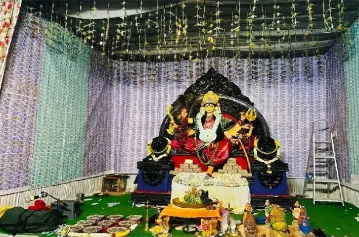ఐదు కోట్ల కరెన్సీతో మెరిసిన శ్రీ అమ్మవారు