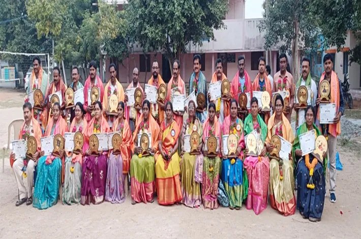 ఉపాధ్యాయులకు పురస్కారాలు
