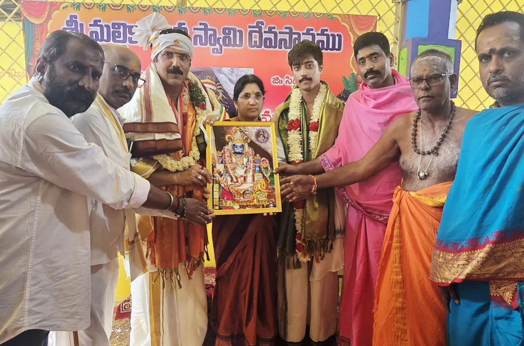 కొమురవెల్లి మల్లన్నను దర్శించుకున్న హైకోర్టు జడ్జి!