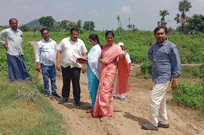 భూముల రీ-సర్వే పూర్తి చేయాలి:అదనపు కలెక్టర్ 