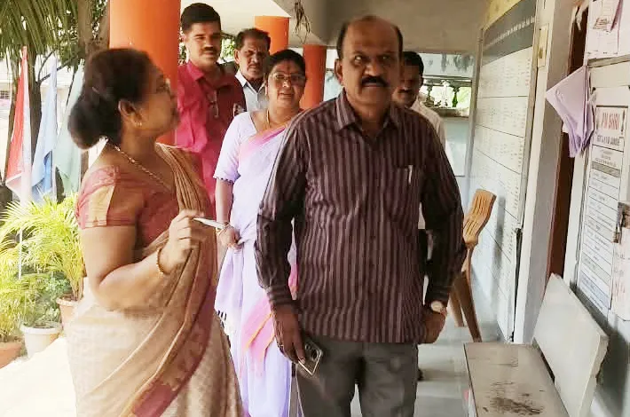 పరీక్షల నిర్వహణపై పరిశీలన