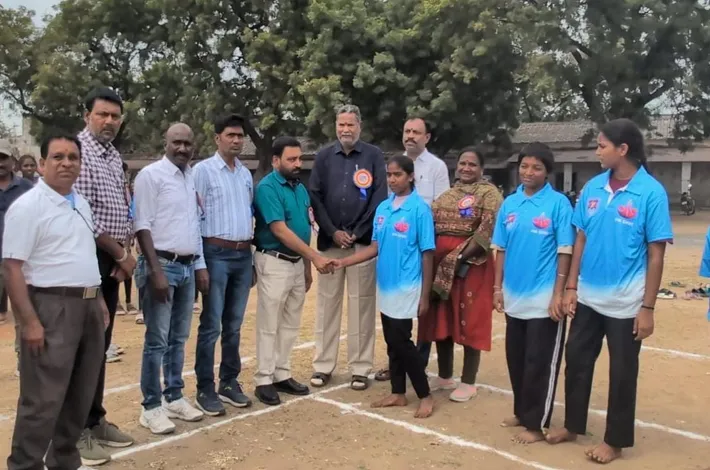 విద్యార్థుల్లో క్రీడాస్ఫూర్తి పెంపొందించాలి
