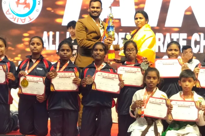 కరాటే జాతీయ పోటీలో తుంగతుర్తి విద్యార్థుల సత్తా