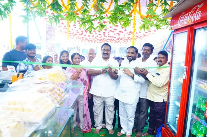 స్వీట్ హౌస్ ను ప్రారంభించిన నేరేడుచర్ల మున్సిపల్ చైర్మన్ 