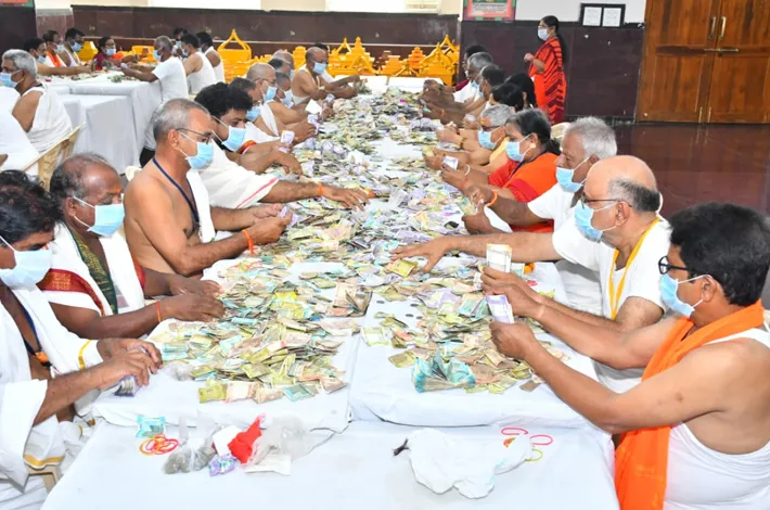 స్వామివారికి ఏకాదశి లక్ష పుష్పార్చన..