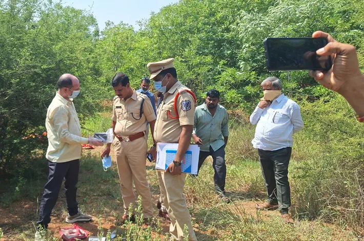 తట్టి అన్నారంలో మహిళా దారుణ హత్య 