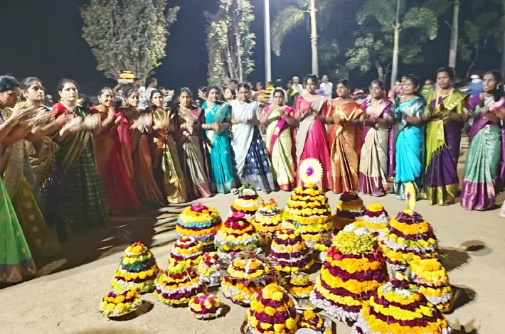 కన్నుల పండుగగా సద్దుల బతుకమ్మ