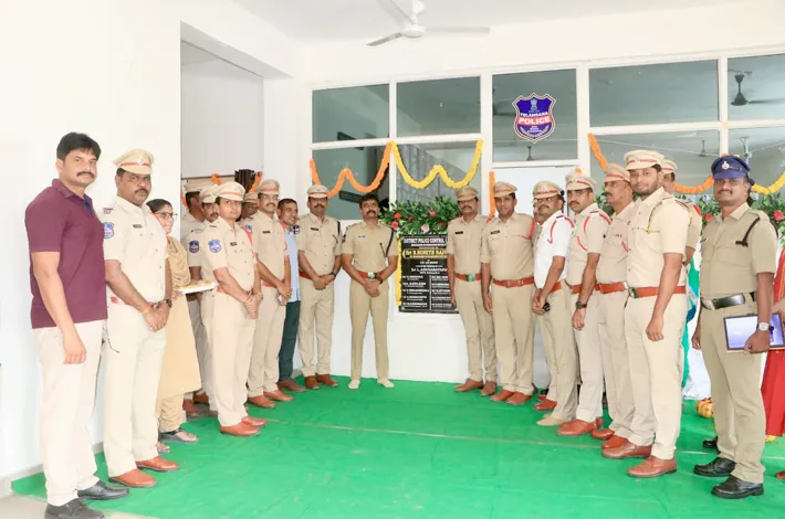 కమాండ్ అండ్ కంట్రోల్ సెంటర్ ను ప్రారంభించిన  ఎస్పీ రోహిత్ రాజు