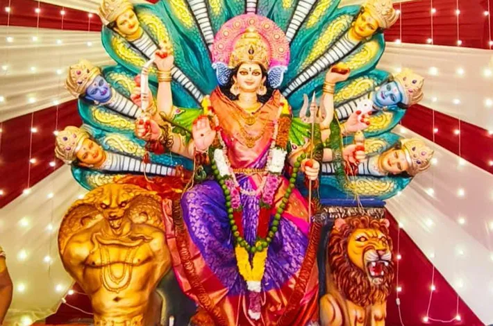 శ్రీ మహా చండీ దేవి అవతారంలో ఫ్రెండ్స్ యూత్ అమ్మవారు 