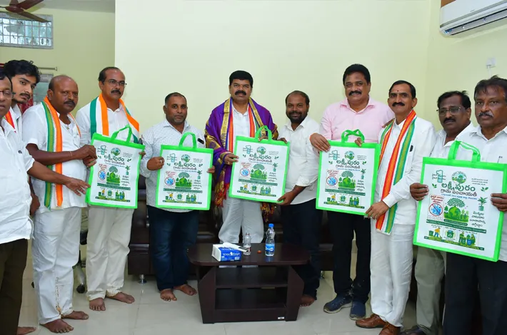ప్లాస్టిక్‌కు స్వస్తి.. లక్ష్మీపురంలో క్లాత్‌ బ్యాగుల వినియోగం